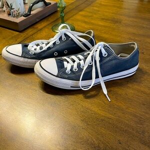 Women converse in great condition only worn a few times